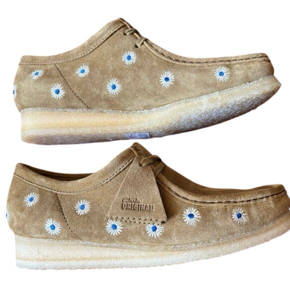 CLARKS Dark Olive Embroidered Suede Wallabees Size 11.5W New in Box MSRP $195 main image 15